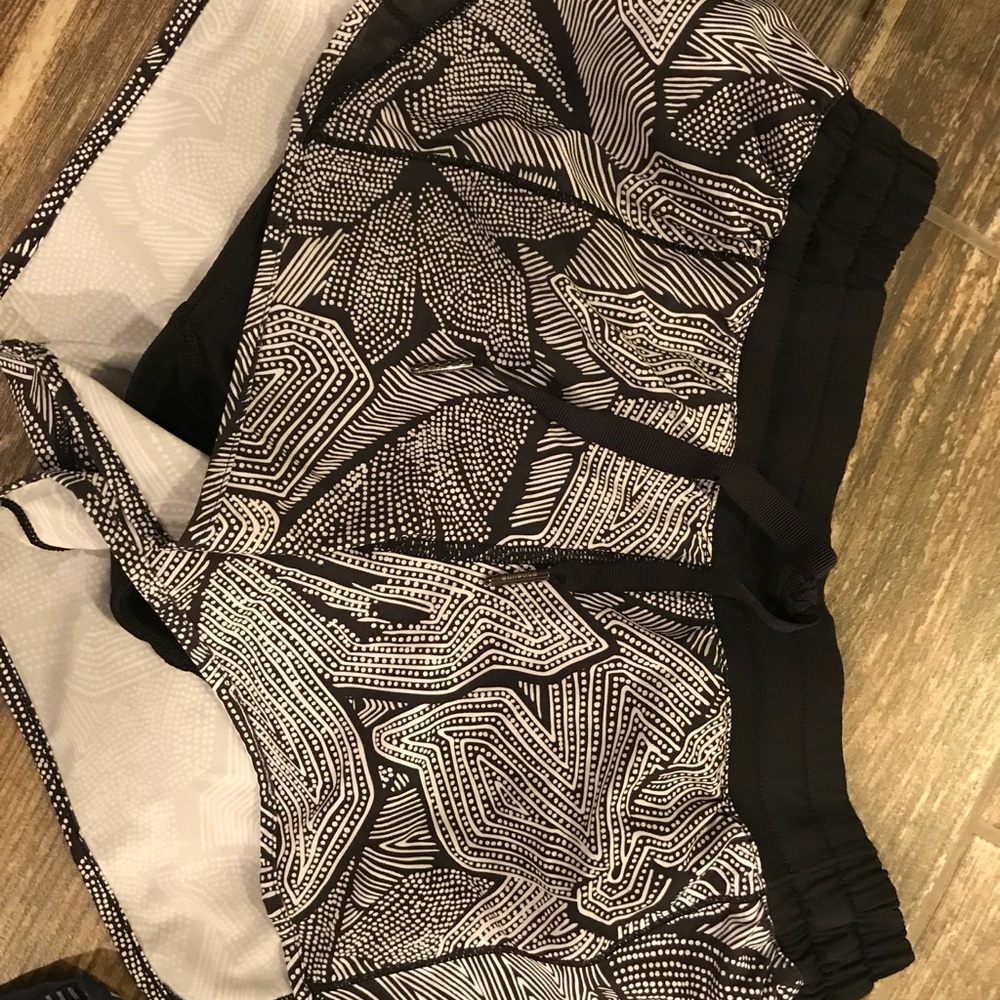 Lululemon Hottie Hots, sz 8